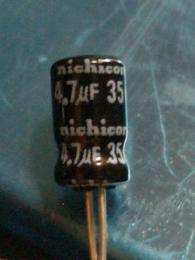 電解コンデンサ　35v　4.7uF　85℃　ニチコン